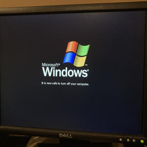 Windows XP shutdown on a computer without APM or ACPI.